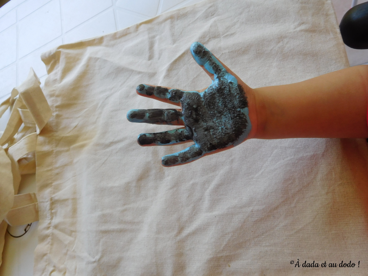 Peinture textile tactil color de Pébéo à utiliser avec les mains !